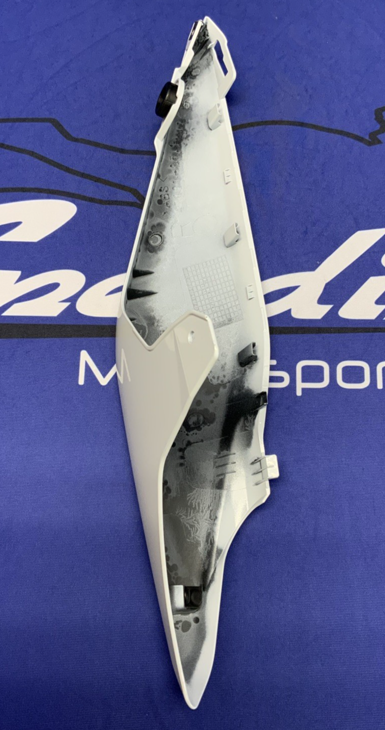 Suzuki Left Tail Fairing (Pearl Tech White) GSX-8R 2026 OEM 47210-25L11-QU2-1