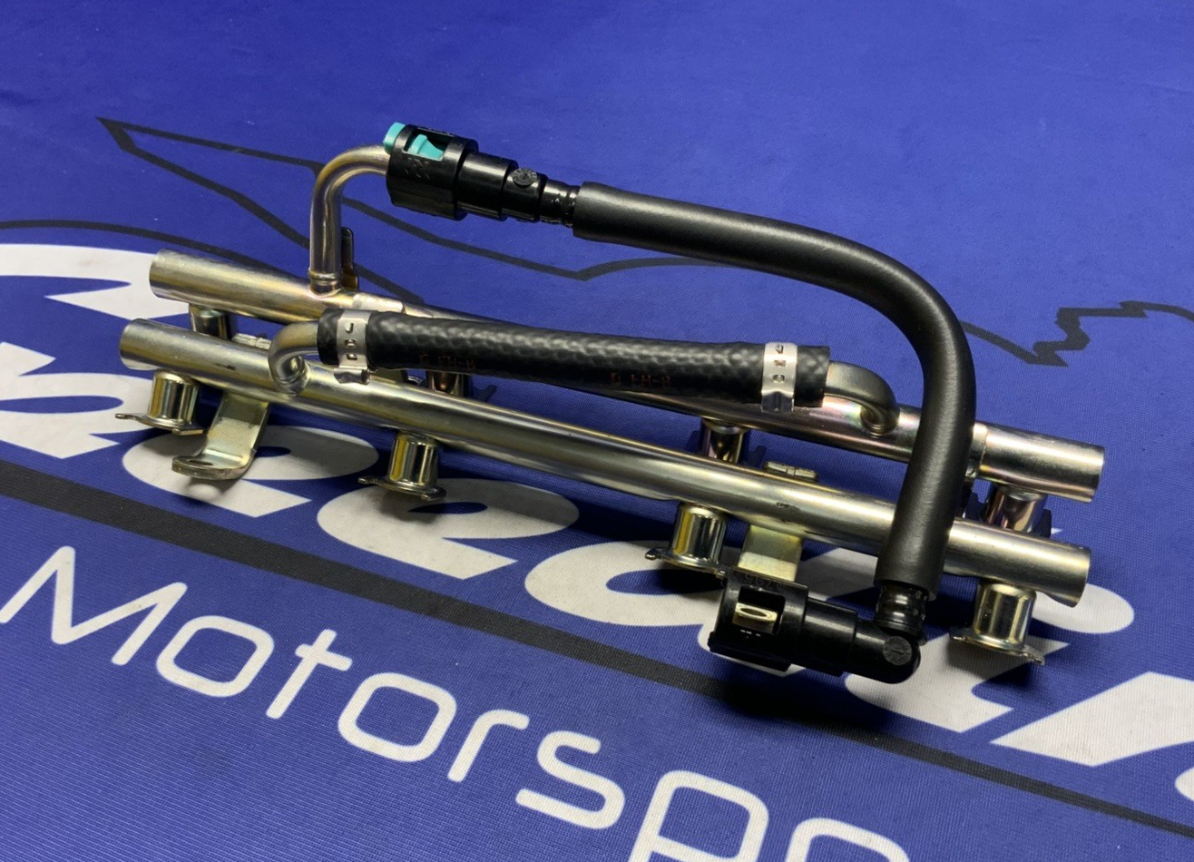 Suzuki Fuel Rail Assembly GSXR600/750 2006-2007 OEM 15730-01H00