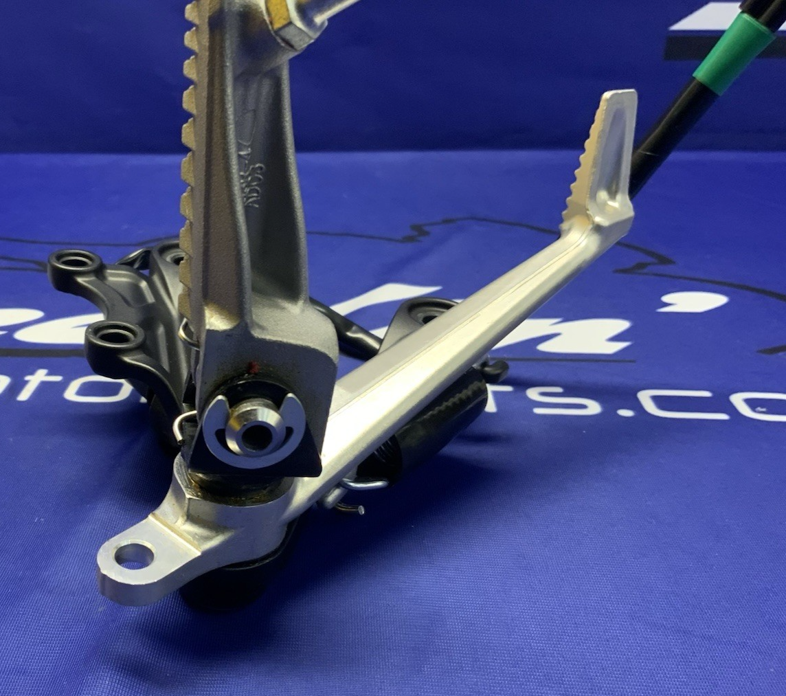 Kawasaki Right Rear Set W/ Lever and Switch ZX-6R 2019-2026 OEM 35063-0590-18R