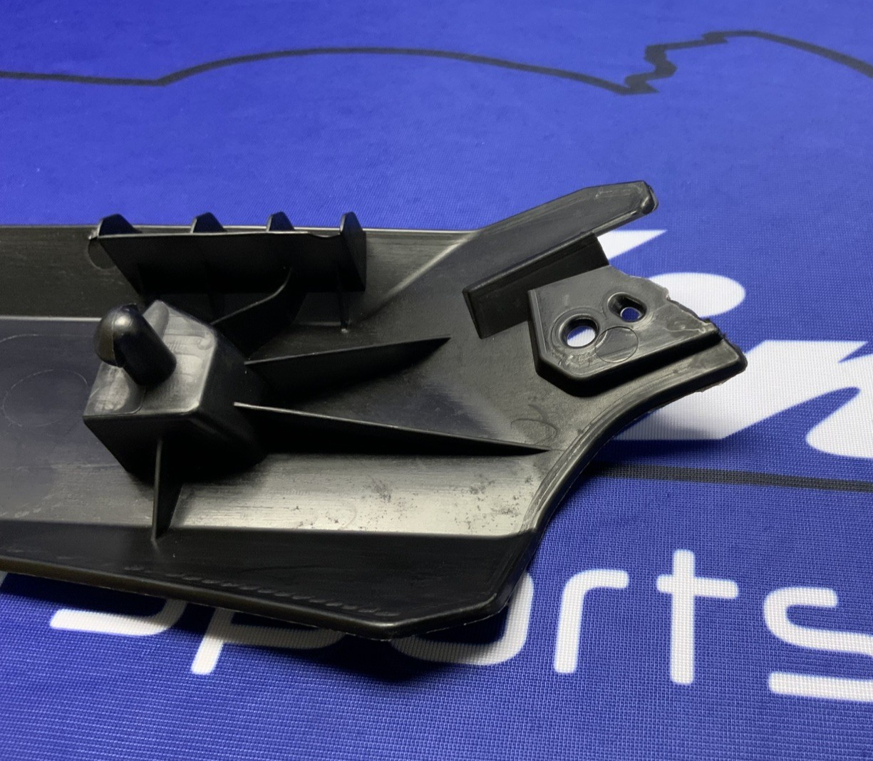 ZXMT Right Seat Under Cover YZF-R7 2022-2025 Y0722-15