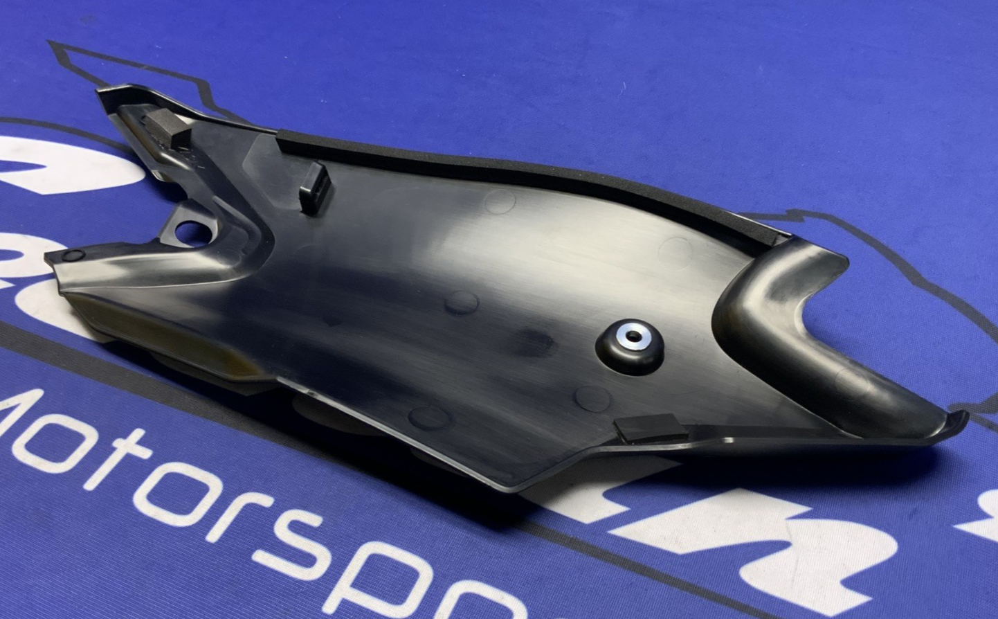 Yamaha Right Tank Cover (Black) YZF-R9 2025 OEM BKN-2171M-00-00