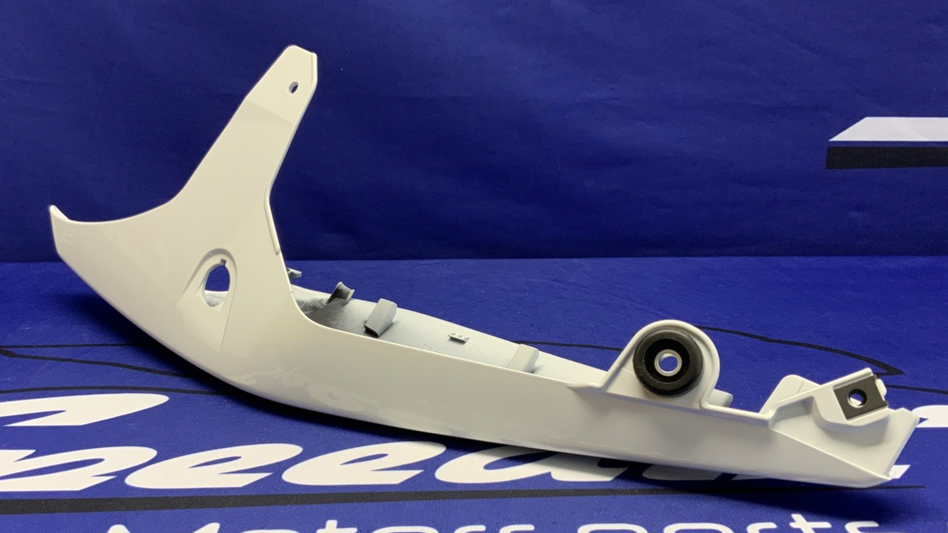 Suzuki Right Tail Fairing (Pearl Tech White) GSX-8R 2026 OEM 47110-25L11-QU2