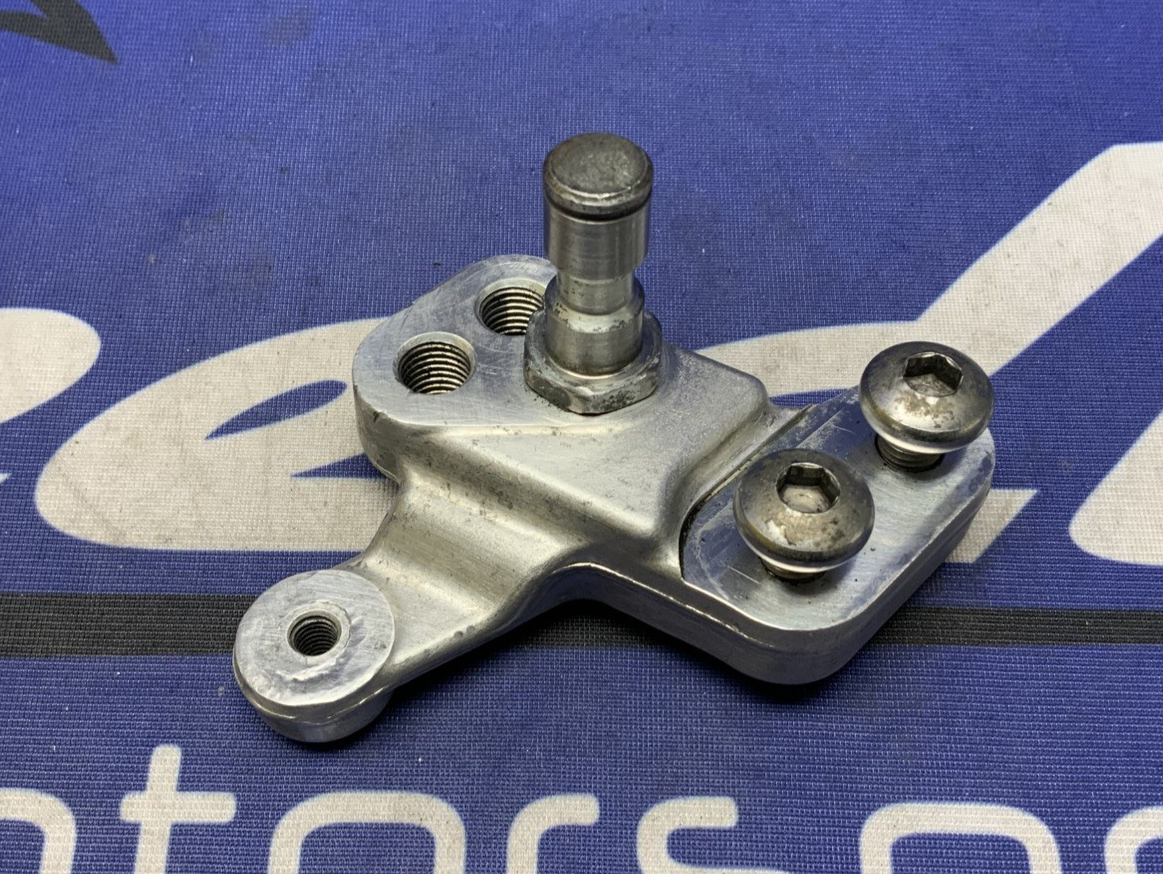 Suzuki Gear Shift Lever Bracket GSXR 600/750 2006-2008 OEM 25681-01H00