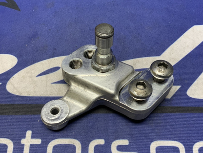 Suzuki Gear Shift Lever Bracket GSXR 600/750 2006-2008 OEM 25681-01H00