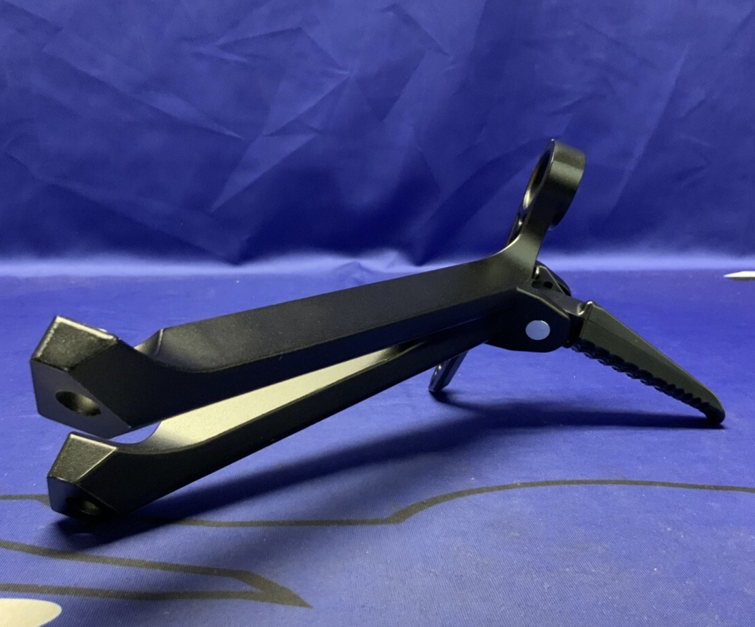 Suzuki Right Passenger Foot Rest GSXR 600/750 2016-2025 OEM 43600-14J30