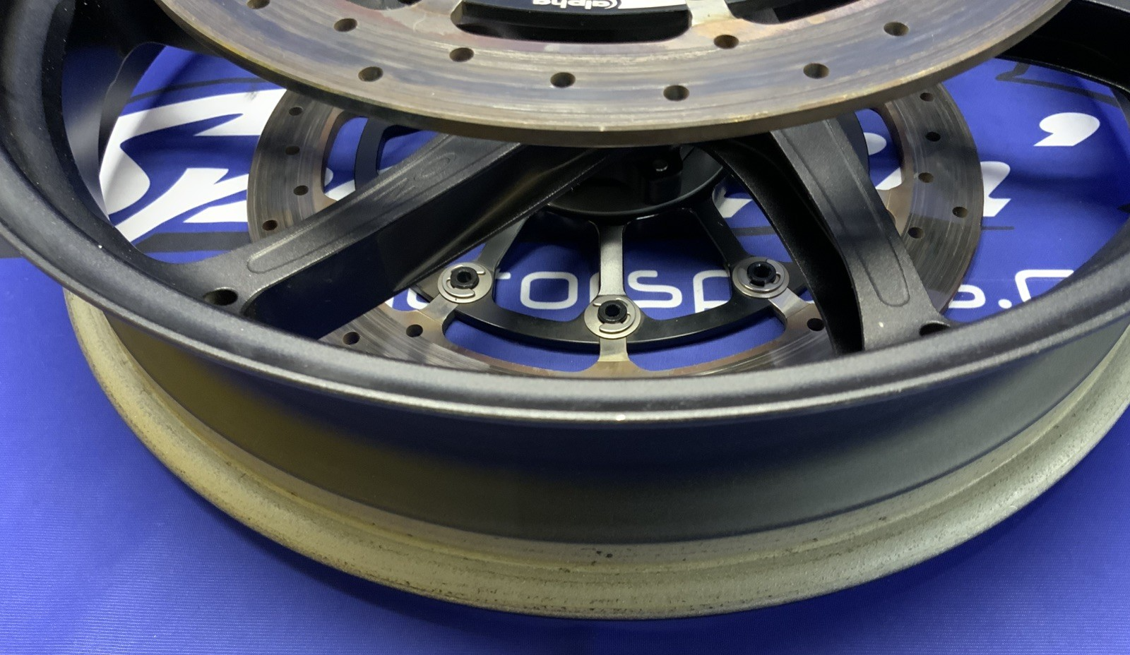 OZ Racing Cattiva Forged Magnesium Front Wheel M1000RR 2020-2024 C3232BM35X-Z1M