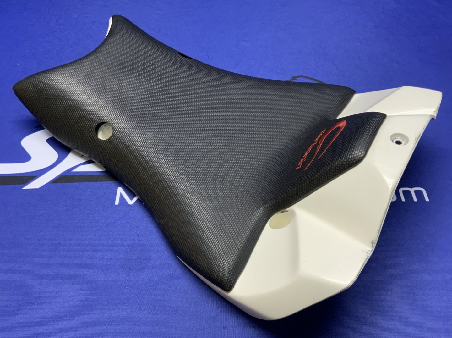 Carbonin Avio Fiber Tail Unit (White) W/ Seat ZX-10R 2016-2020 K18300AF