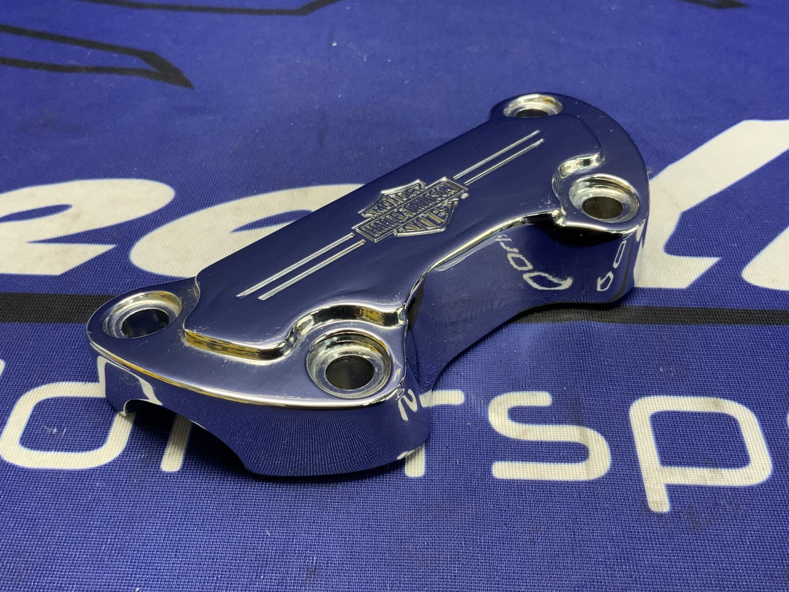 Harley Davidson 1 Piece Handlebar Clamp Touring 1999-2006 OEM 55918-08