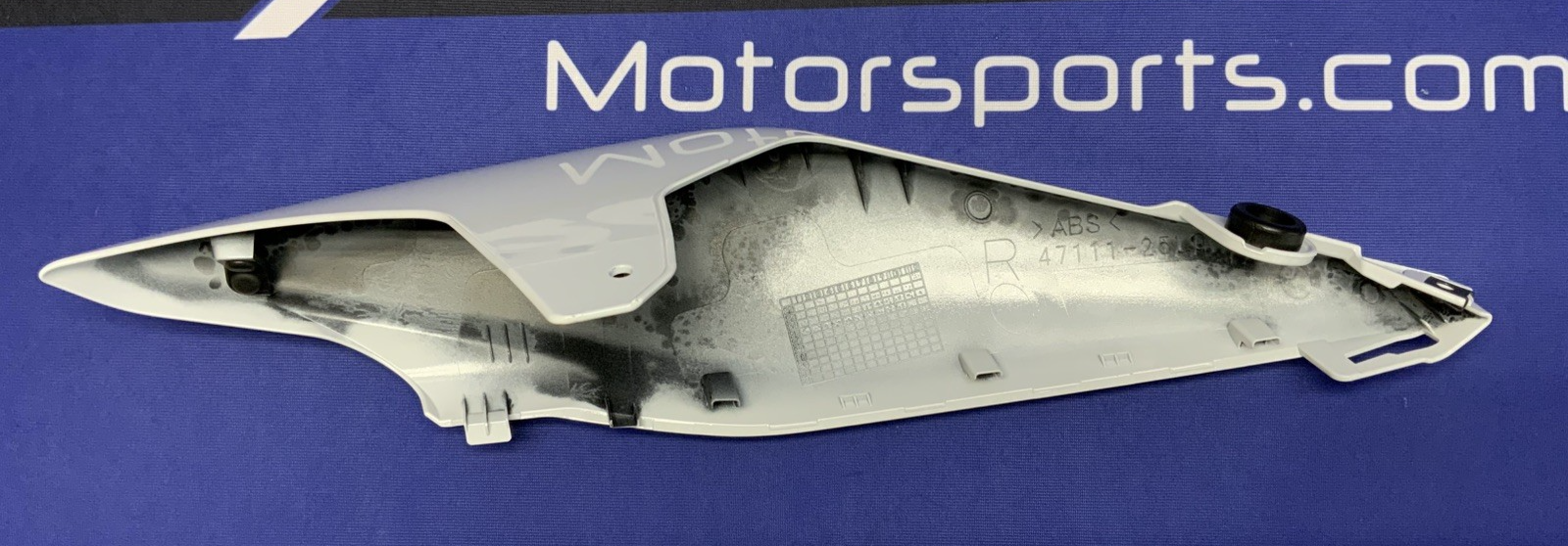 Suzuki Left Tail Fairing (Pearl Tech White) GSX-8R 2026 OEM 47210-25L11-QU2-1