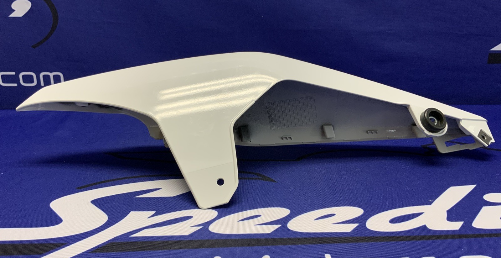Suzuki Left Tail Fairing (Pearl Tech White) GSX-8R 2026 OEM 47210-25L11-QU2-1