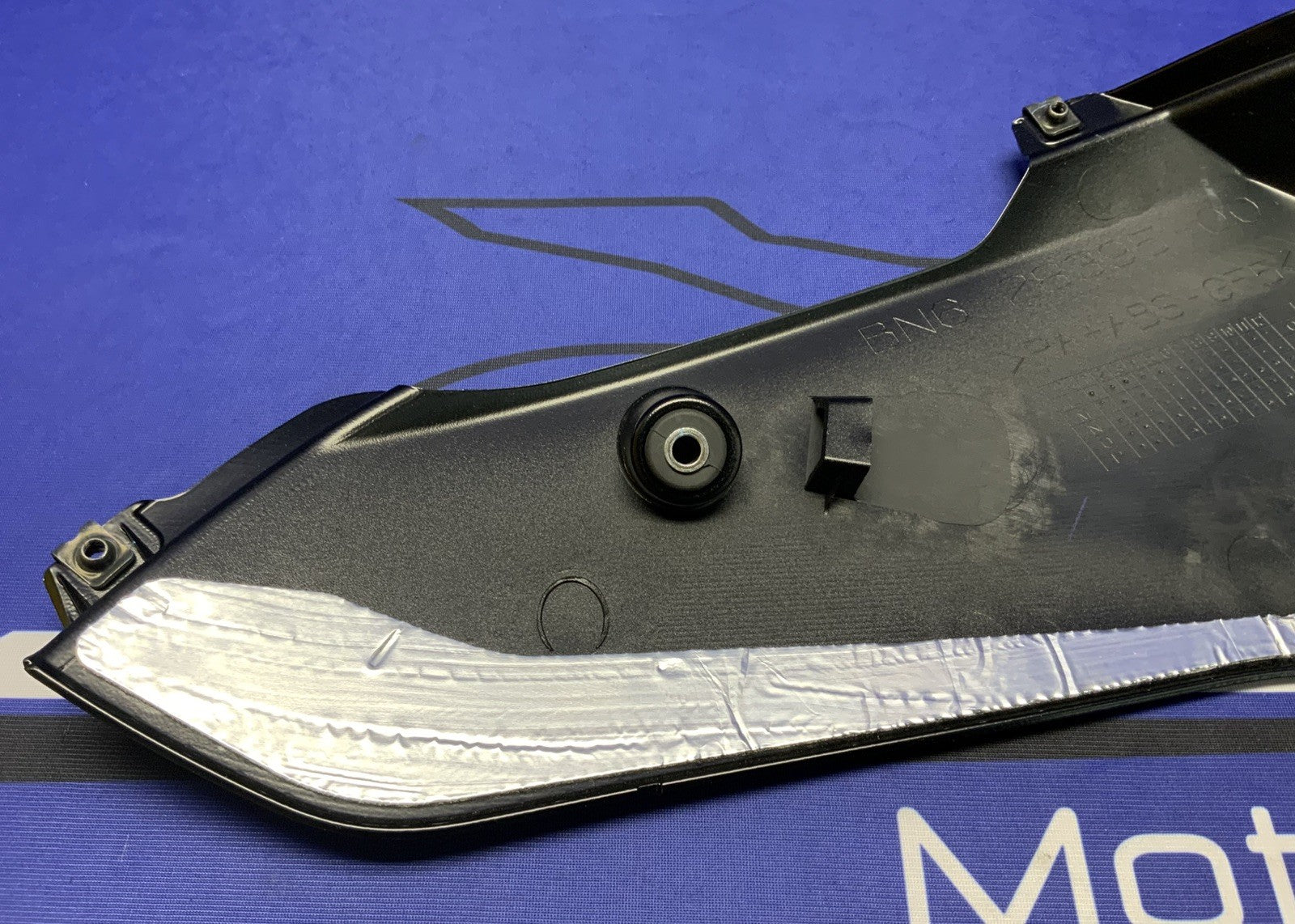 Yamaha Right Lower Fairing (Raven Black) YZF-R6 17-26 OEM BN6-28395-00-P1-2