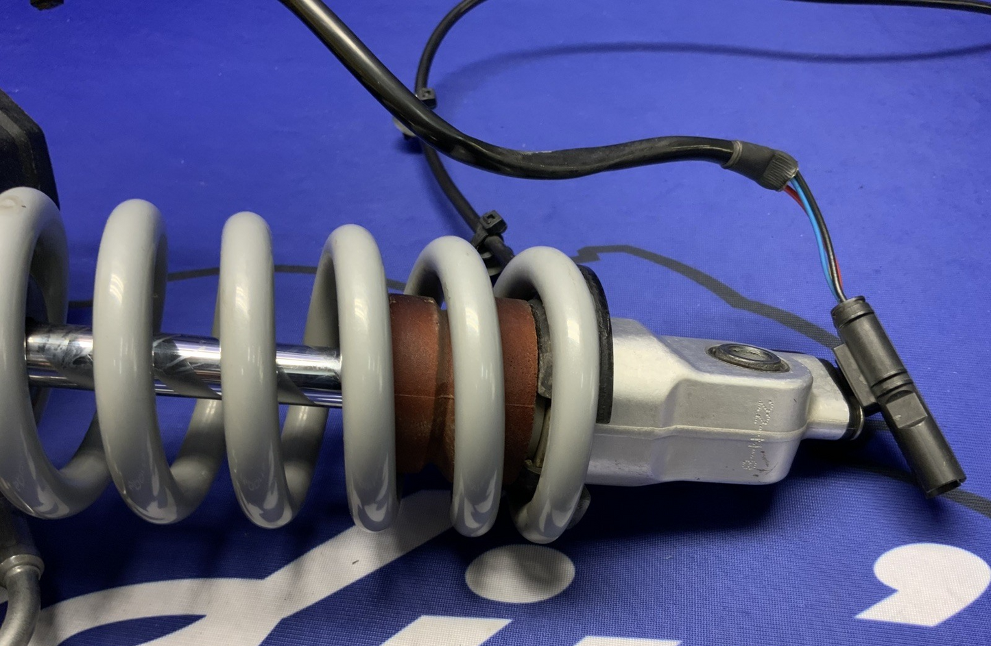 BMW Front Strut ESA Assembly R1200GS 2006-2009 OEM 31427728210