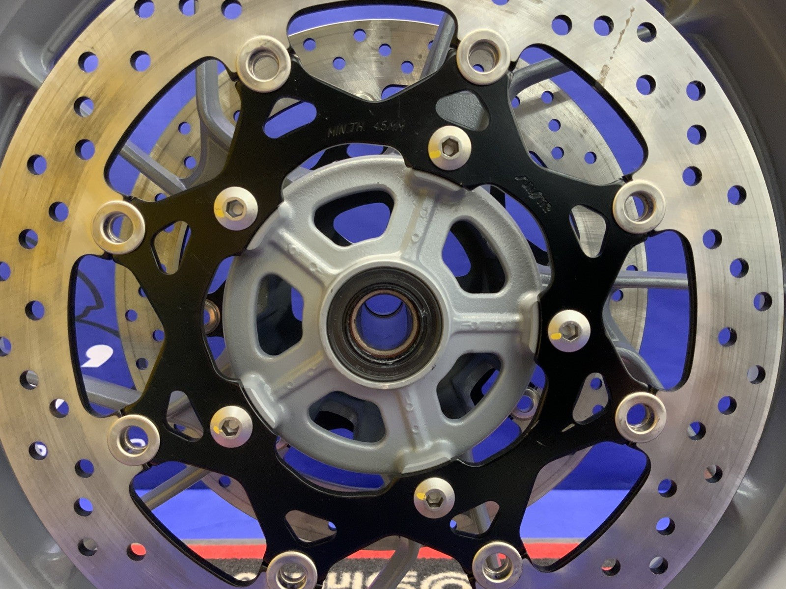Suzuki Front Wheel W/ Rotors (Matte Gray) GSX-8R 2024-2026 OEM 54111-25L00-QZP