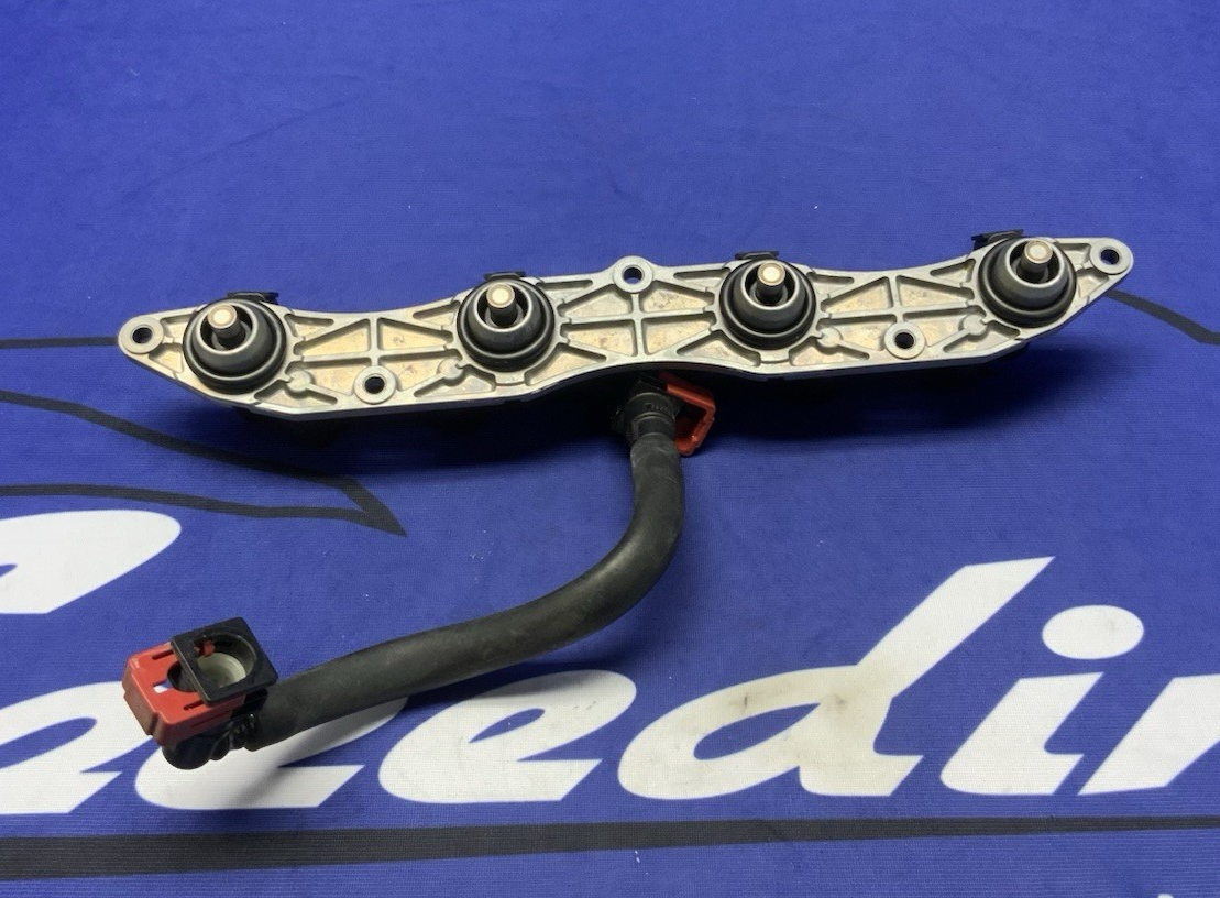 Kawasaki Complete Upper Fuel Rail ZX-6R 2009-2012 OEM 59071-0062-1