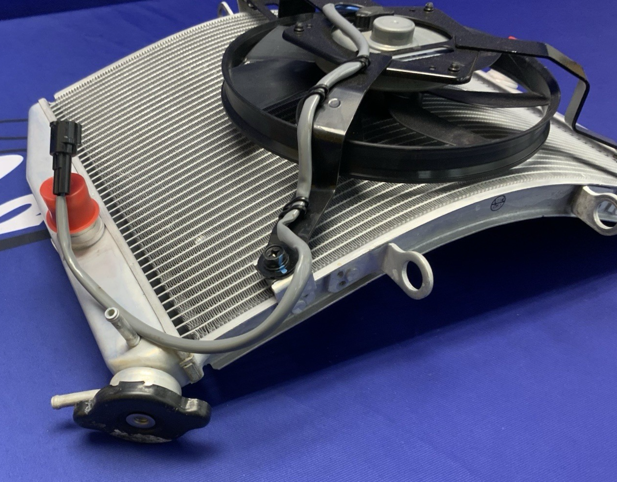 Kawasaki Radiator Assembly W/ Fan ZX-6R 2019-2022 OEM 39060-0708