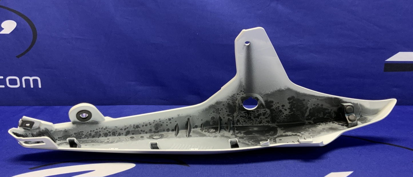 Suzuki Right Tail Fairing (Pearl Tech White) GSX-8R 2026 OEM 47110-25L11-QU2