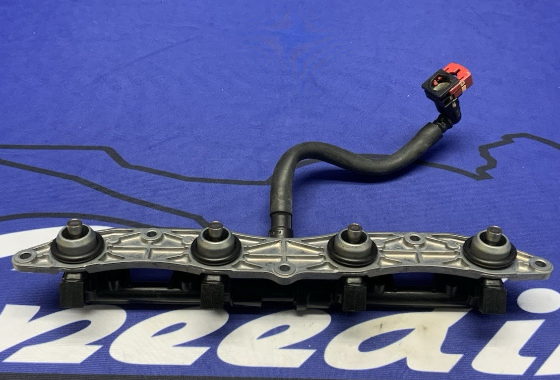 Kawasaki Complete Upper Fuel Rail ZX-6R 2009-2012 OEM 59071-0062-1