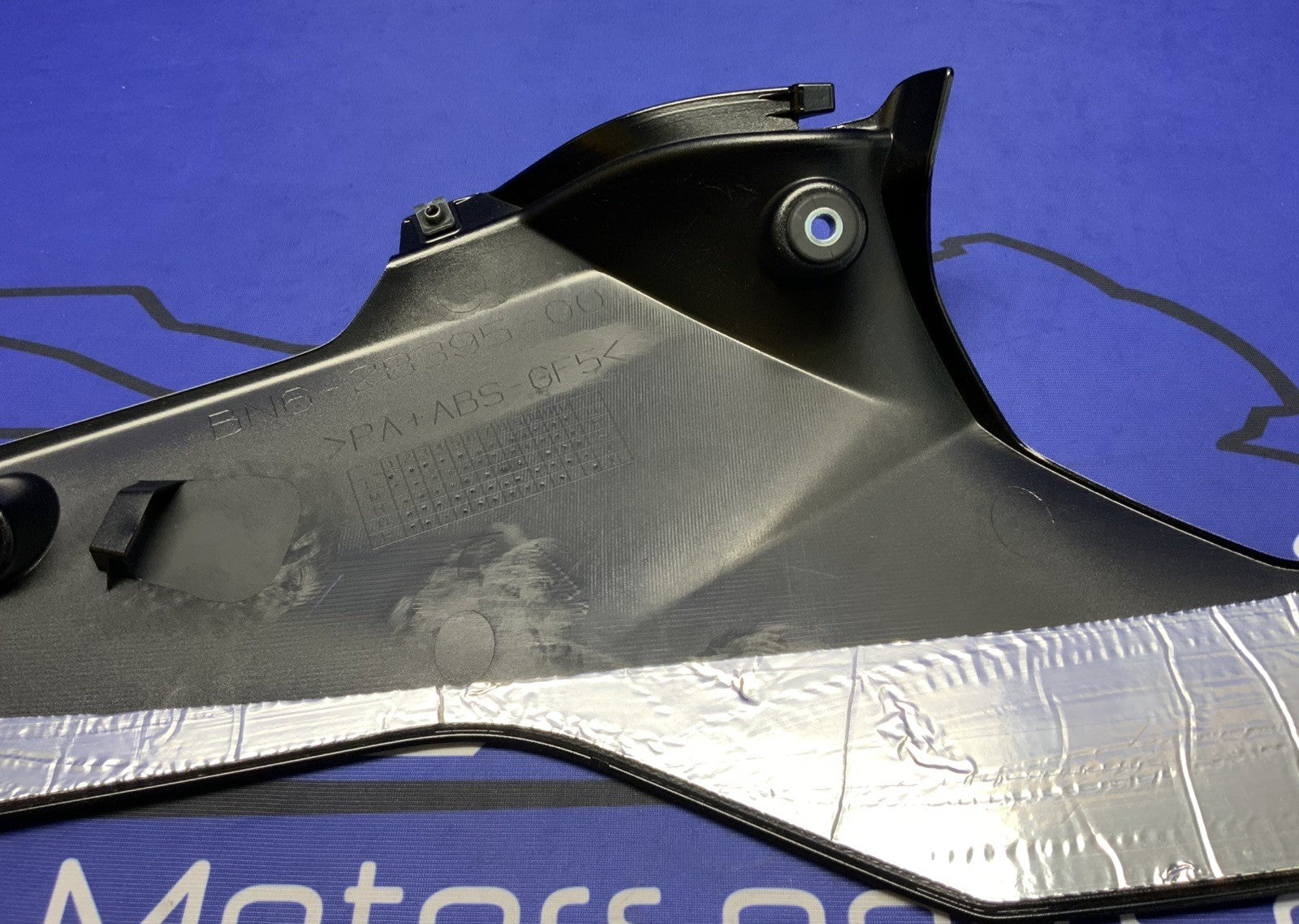 Yamaha Right Lower Fairing (Raven Black) YZF-R6 17-26 OEM BN6-28395-00-P1-2