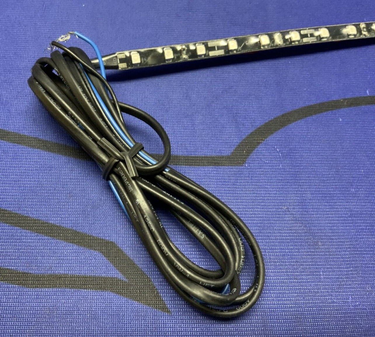 Radiantz Hardcore Lighting 9" Flex Roach Blue 6 Section 4502-37
