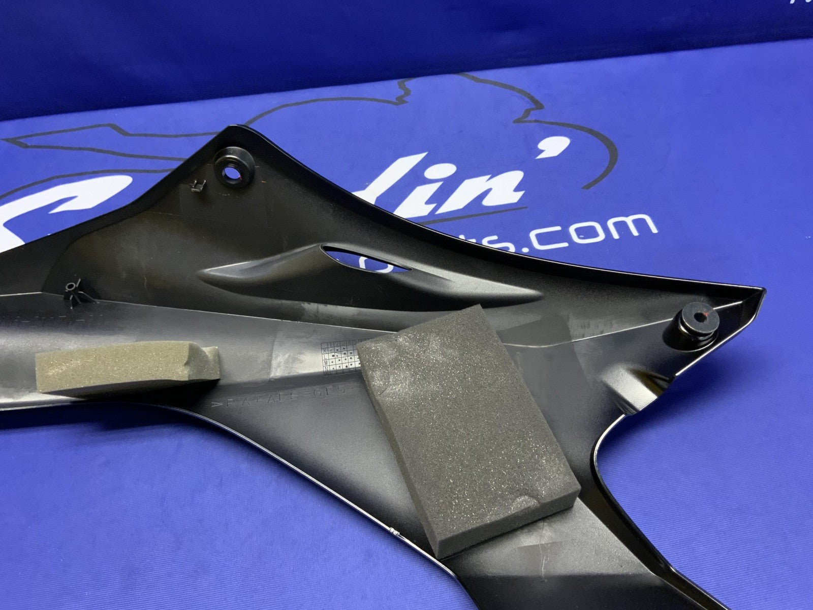 Yamaha Right Upper Fairing (Raven Black) YZF-R6 2023-2026 OEM BN6-2117W-00-P1-2