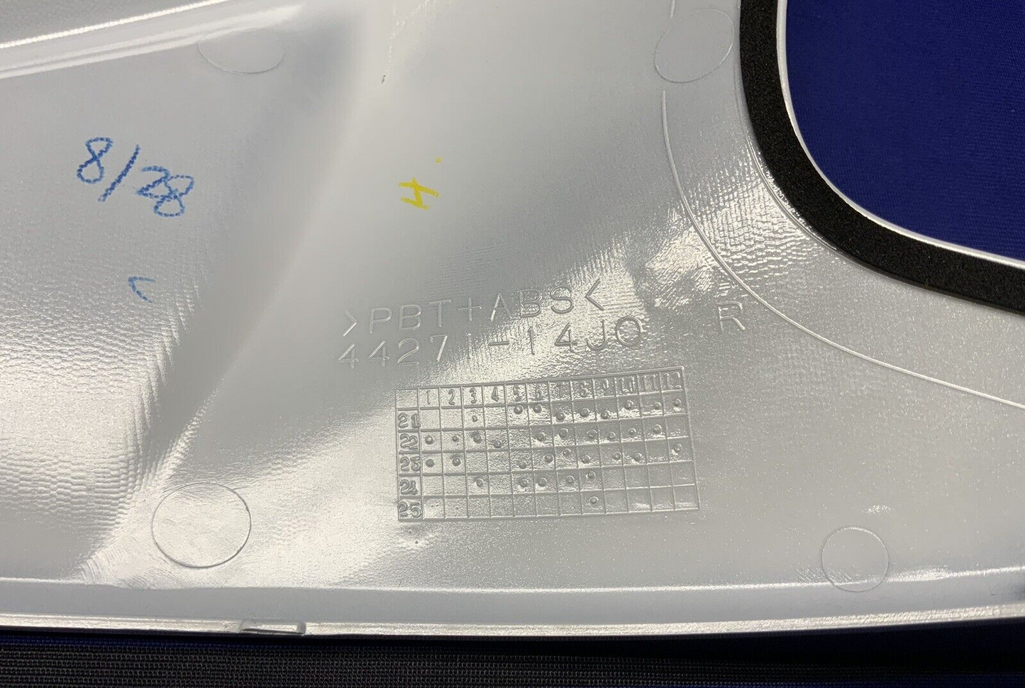 Suzuki Right White Fuel Tank Cover GSXR 600/750 2017-25 OEM 44270-14J80-YUH