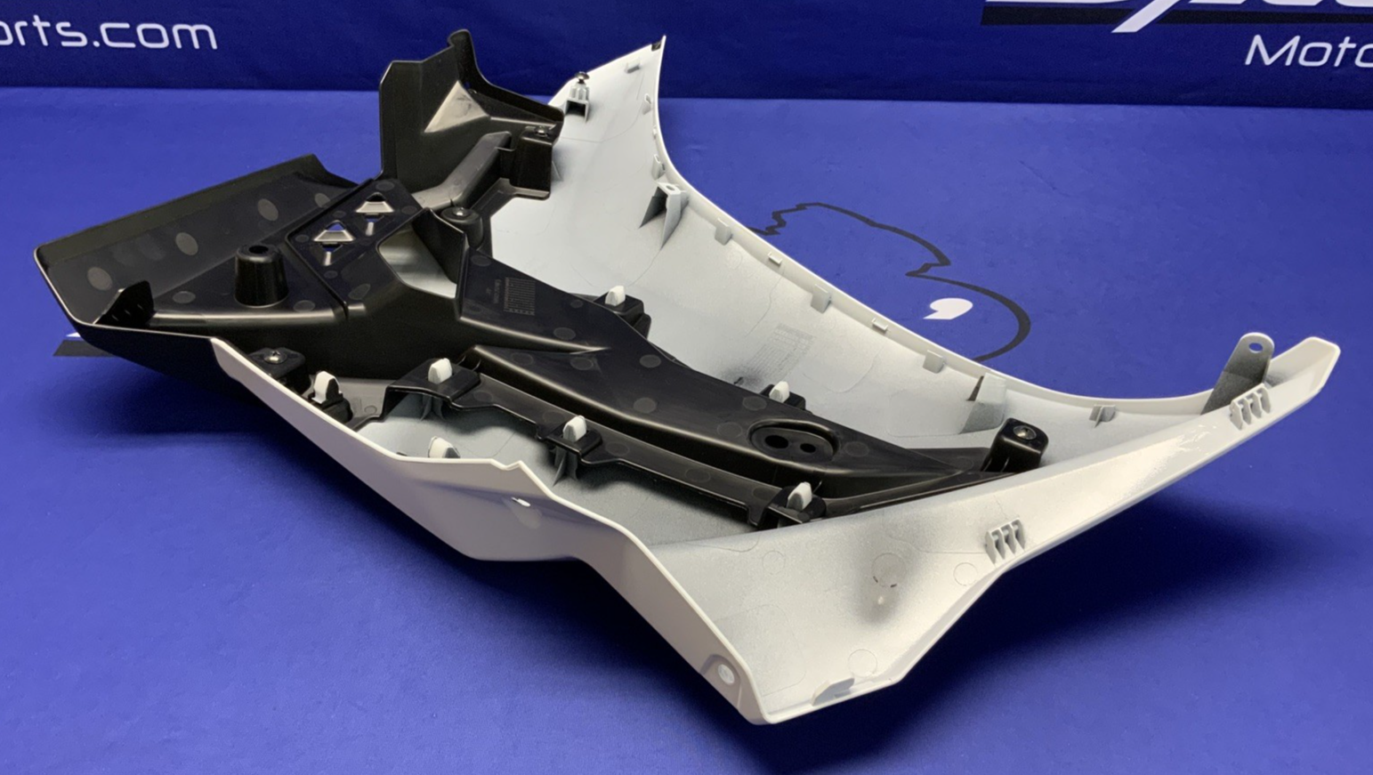 Suzuki Right Upper Fairing (Pearl Tech White) GSX-8R 2026 OEM 94470-25L10-QU2