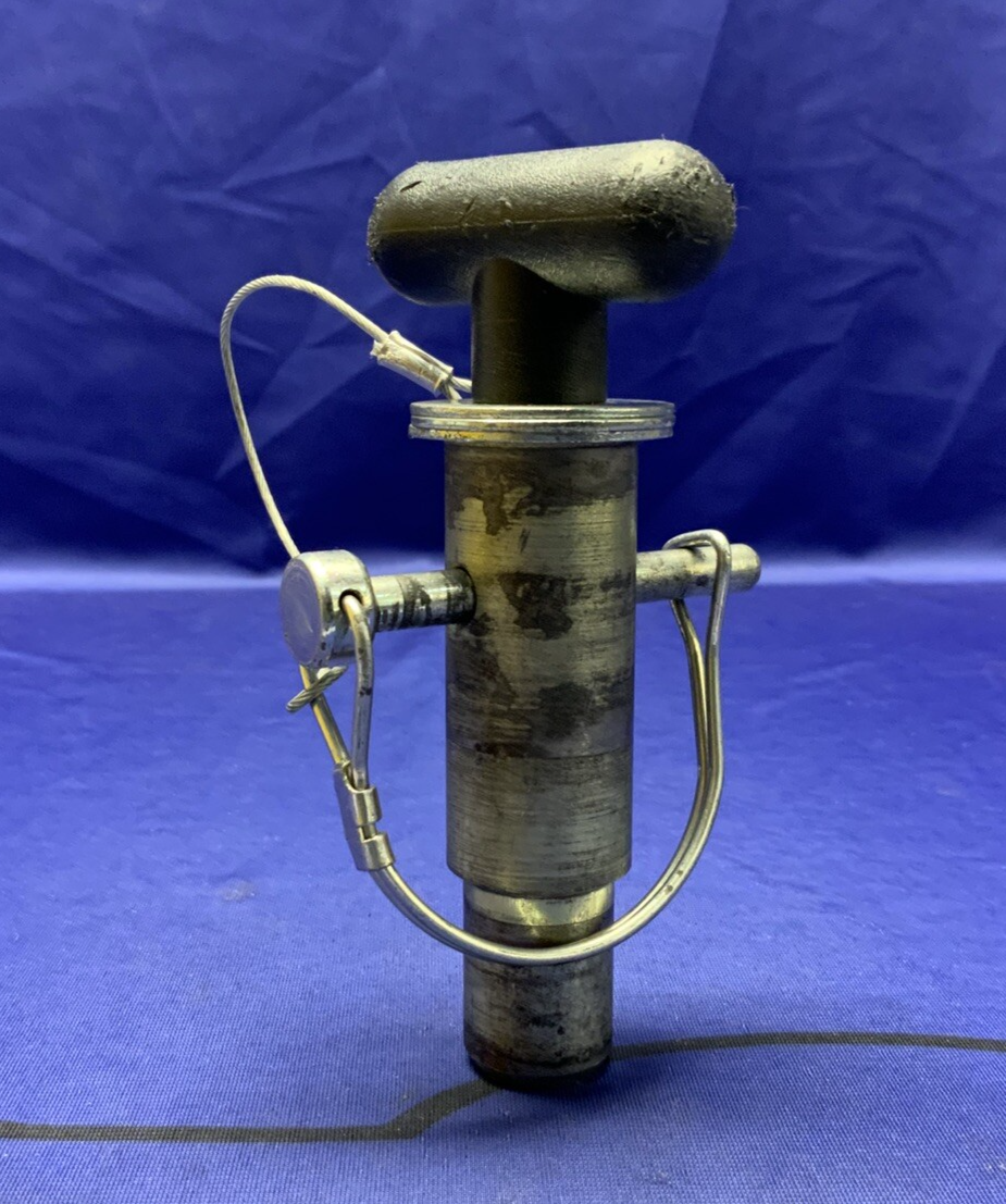 Pitbull Restraint Right Pin CNR M1000RR 2021-2023 F0075CN-000