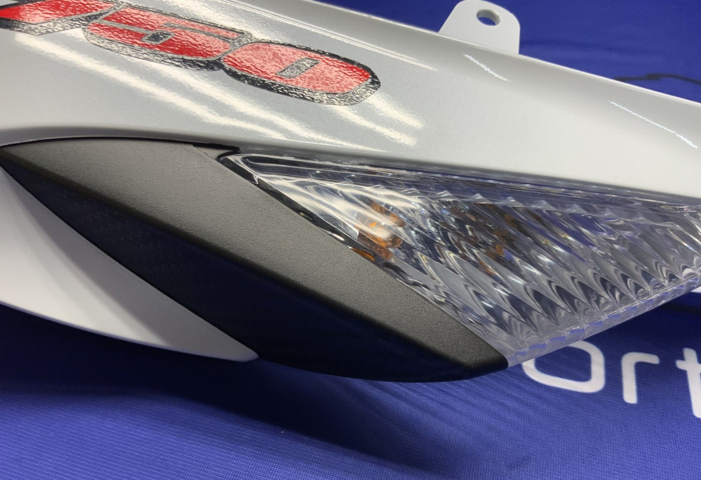Suzuki Left Frame Cover W/ Turn Signal GSXR 750/600 11-26 OEM 47200-15J10-6KX-1