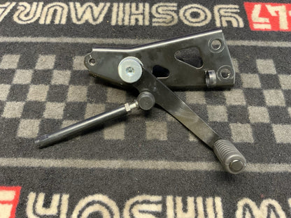 Suzuki Shift Lever Assembly W/Bracket & Shift Rod GSX-8R 24-26 OEM 25600-25L00-2