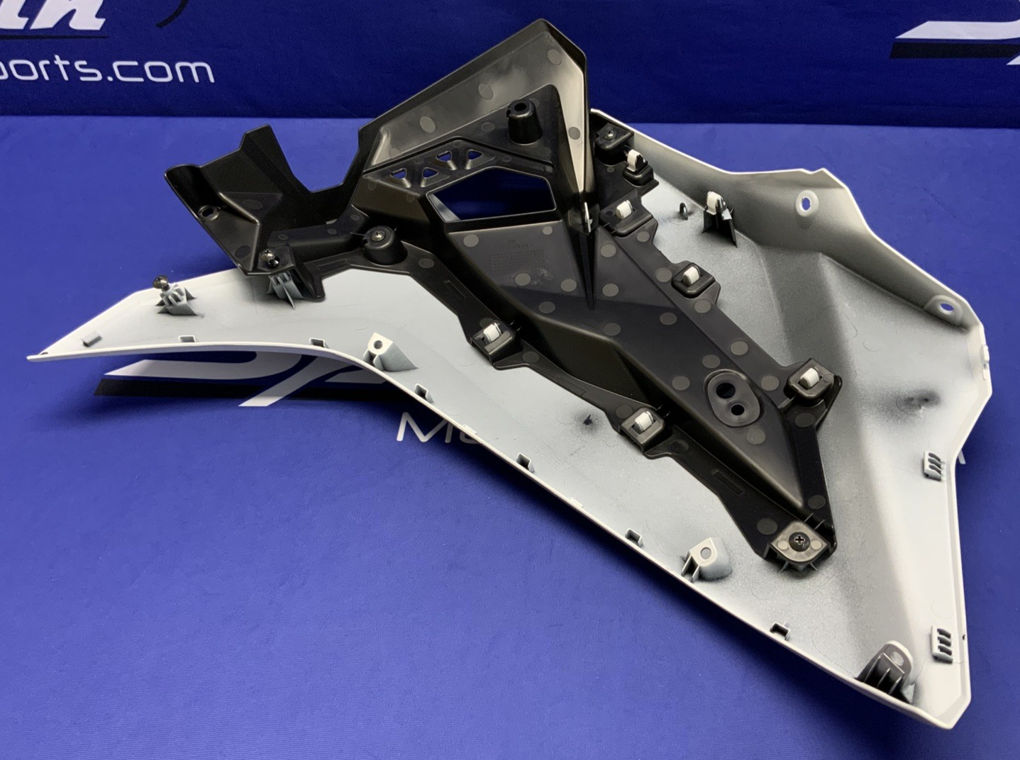 Suzuki Left Upper Fairing (Pearl Tech White) GSX-8R 2026 OEM 94480-25L10-QU2-1