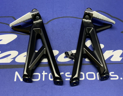 Suzuki Passenger Foot Rest Set GSX-8R/S 2023-2025 OEM 43821-25L00, 43811-25L00