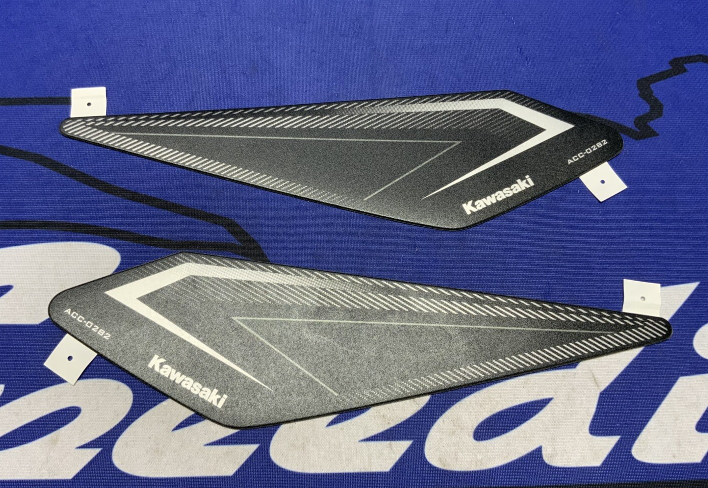 Kawasaki Knee Pad Set Ninja 400 2018-2023 OEM 99994-1129