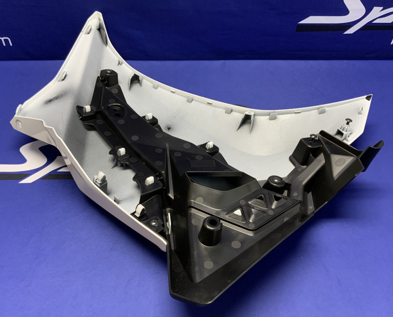 Suzuki Left Upper Fairing (Pearl Tech White) GSX-8R 2026 OEM 94480-25L10-QU2-1