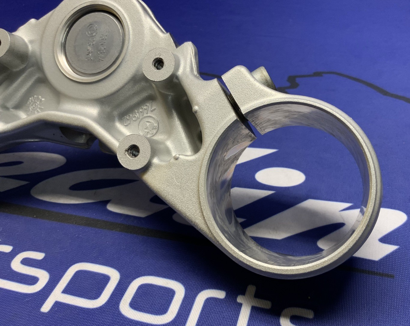 BMW Bottom Fork Mounting Bridge Triple Clamp R1200GS 2004-2013 OEM 31427664956