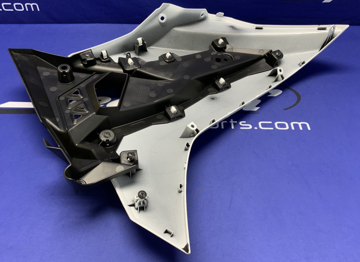 Suzuki Left Upper Fairing (Pearl Tech White) GSX-8R 2026 OEM 94480-25L10-QU2-1