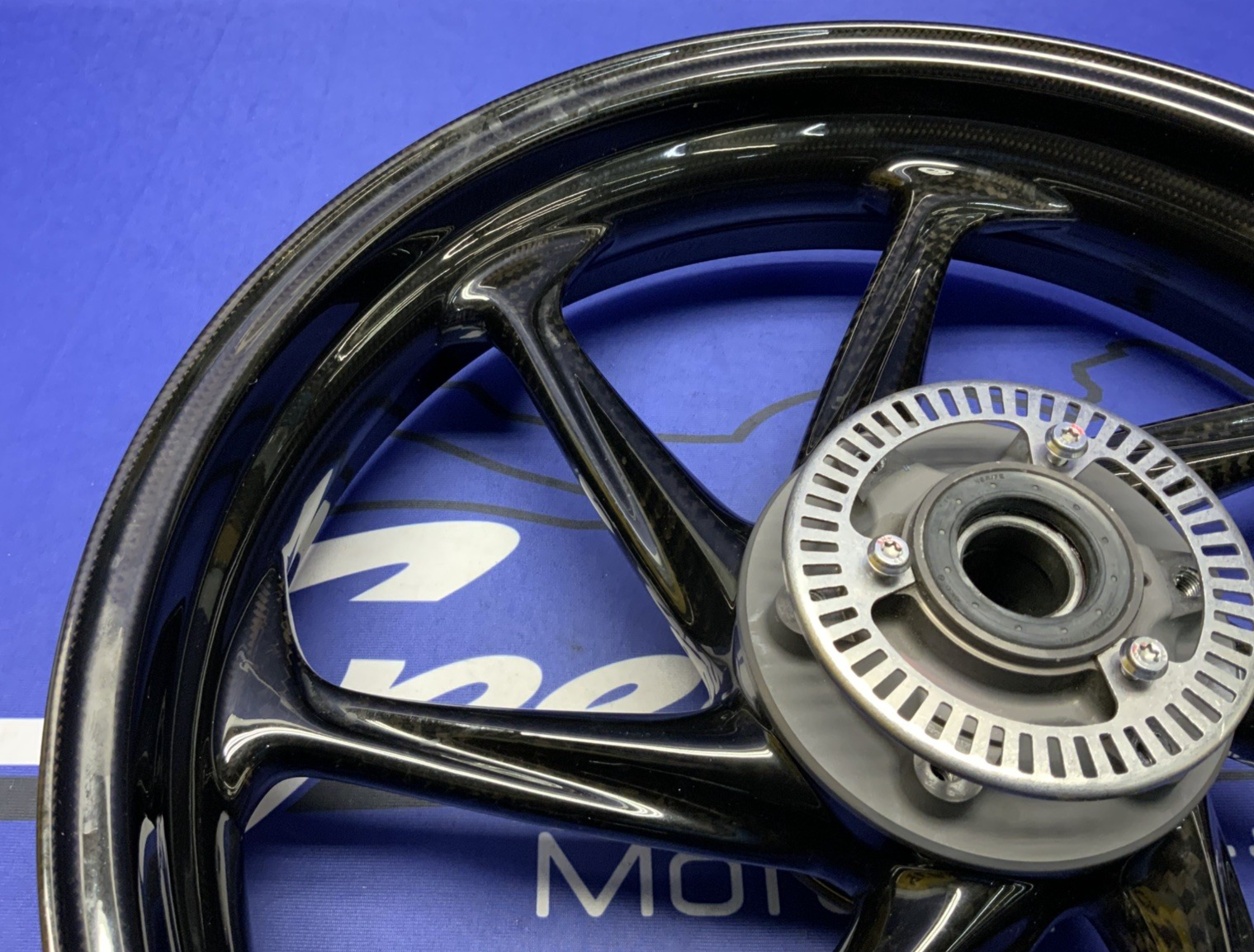 BMW Front Carbon Wheel M1000RR 2021-2023, S1000RR 2019-2022 OEM 36317925438