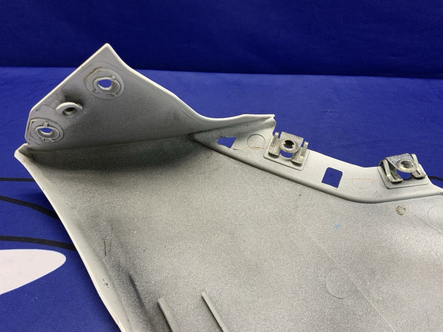 Yamaha Right Lower Fairing (White) YZF-R1 2009-2013 OEM 14B-28395-00