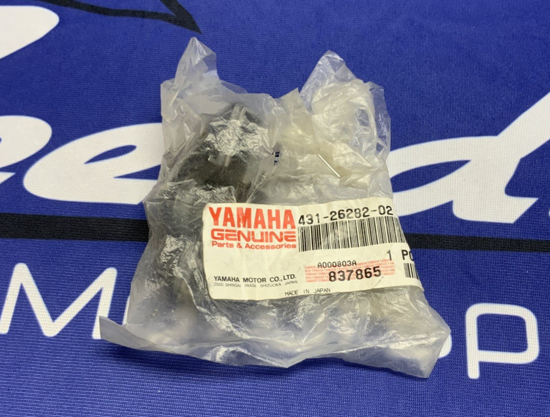 Yamaha Throttle Grip Cover Cap YZ125 1985-1995 OEM 431-26282-02-00