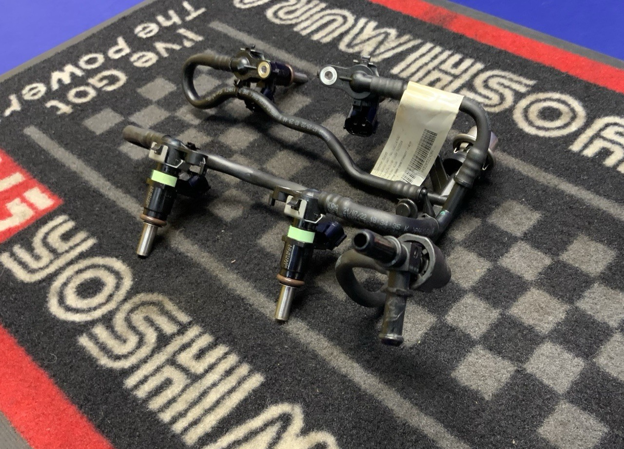 Ducati Lower Fuel Rail W/ Injectors Panigale V4 2021-2025 OEM 59024144B
