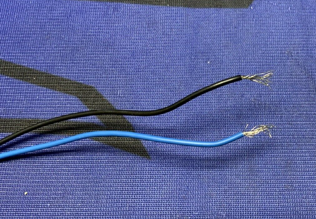 Radiantz Hardcore Lighting 9" Flex Roach Blue 6 Section 4502-37