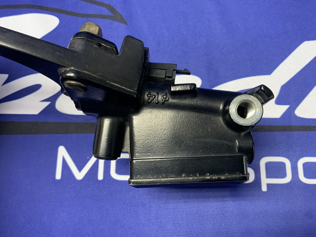 Kawasaki Clutch Master Cylinder Ninja ZX1000A 1986-1987 OEM 43015-1307