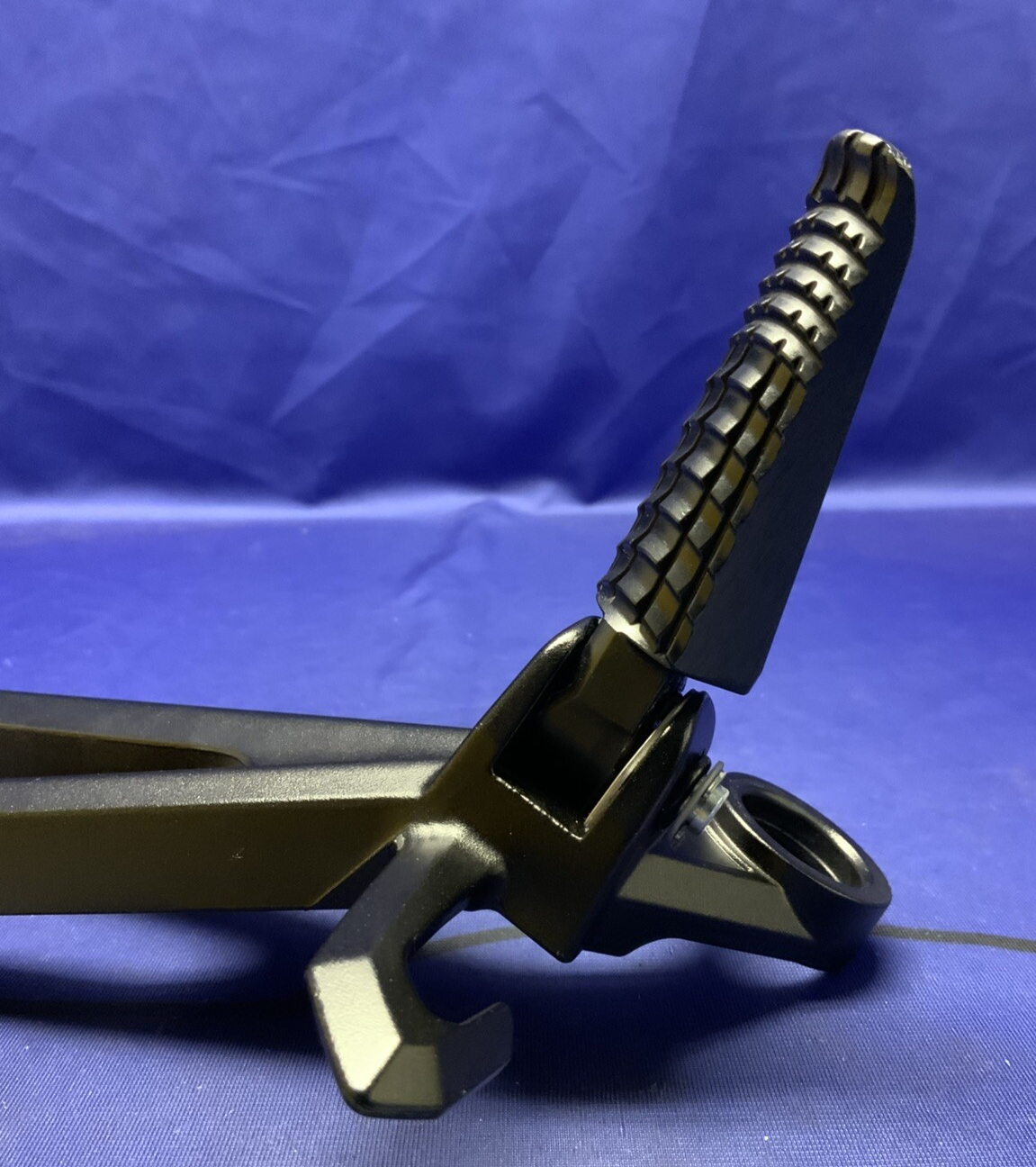 Suzuki Right Passenger Foot Rest GSXR 600/750 2016-2025 OEM 43600-14J30