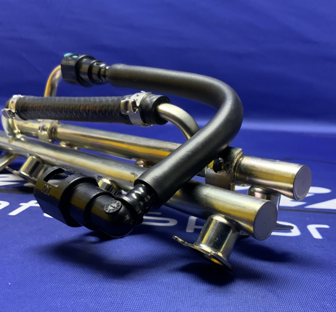 Suzuki Fuel Rail Assembly GSXR600/750 2006-2007 OEM 15730-01H00