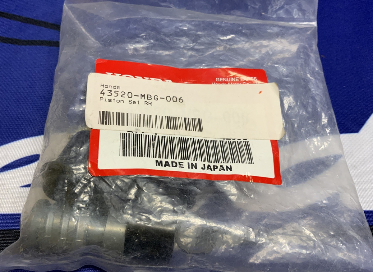 Honda Rear Brake Master Cylinder Piston Set VFR800FI 98-01 OEM 43520-MBG-006