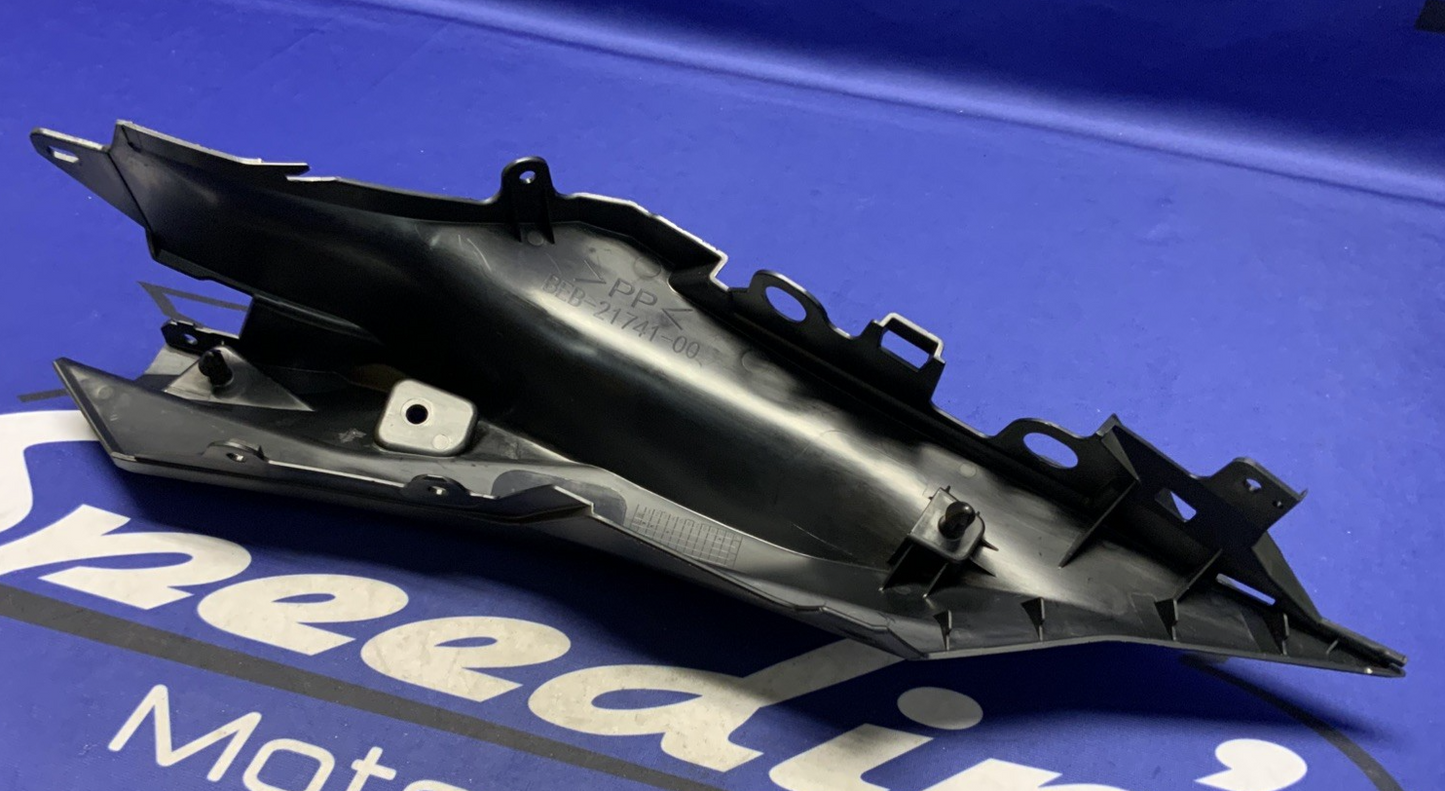 Yamaha Right Tail Inner Fairing YZF-R7 2022-2025 OEM BEB-21741-00-00