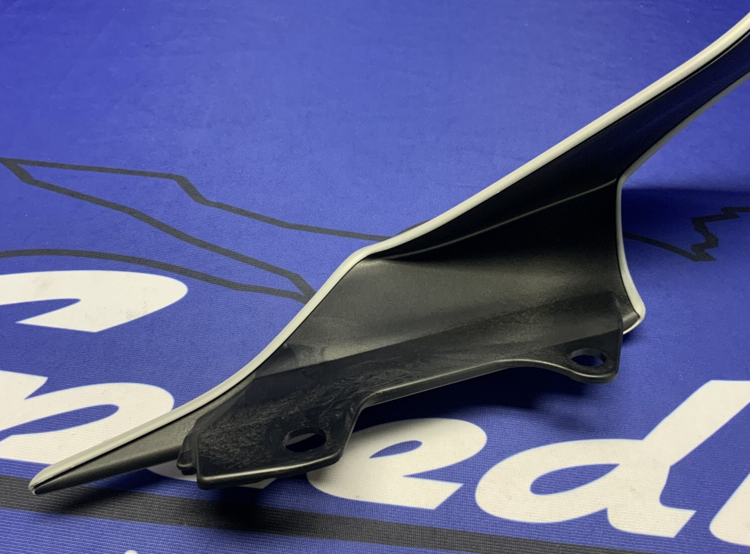 Yamaha Right Tail Fairing (Gray & Blue) YZF-R6 2017-2024 OEM BN6-W2172-50-P5