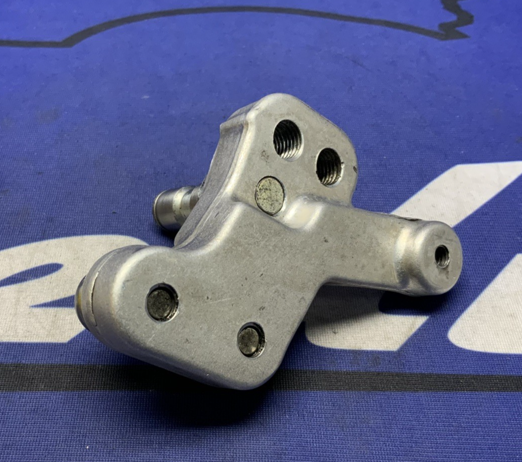 Suzuki Gear Shift Lever Bracket GSXR 600/750 2006-2008 OEM 25681-01H00
