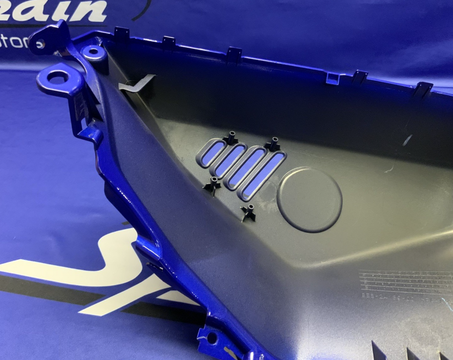 Yamaha Right Tank Fairing (Blue) YZF-R7 2022-2025 OEM BEB-24139-00-P0