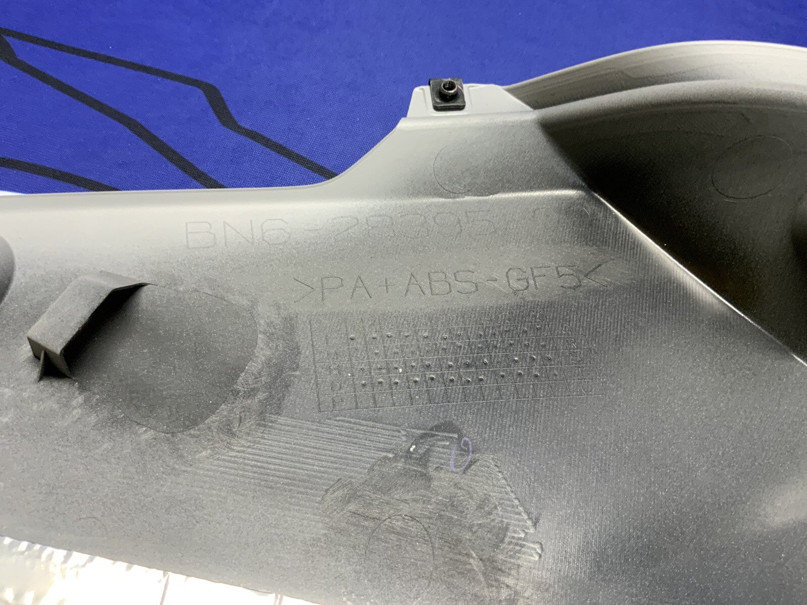 Yamaha Right Lower Fairing (Gray) YZF-R6 2017-2024 OEM BN6-28395-00-P4